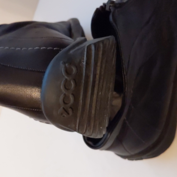 Ecco Shoes Ecco Front Zipper Leather Short Bootssz 7 Poshmark